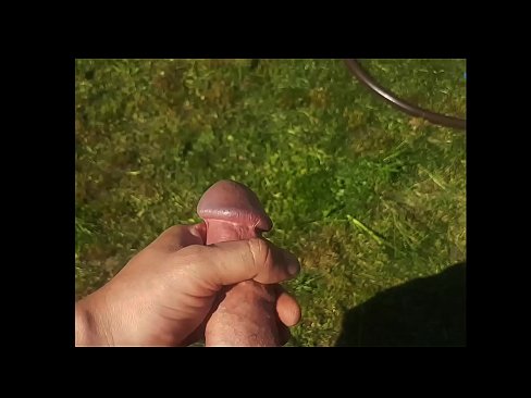 ❤️ Hot hottie får den rosa fitten hennes knullet og kommer med en sprut i en sommerhage ❤❌ Hjemmelaget porno hos oss ﹏